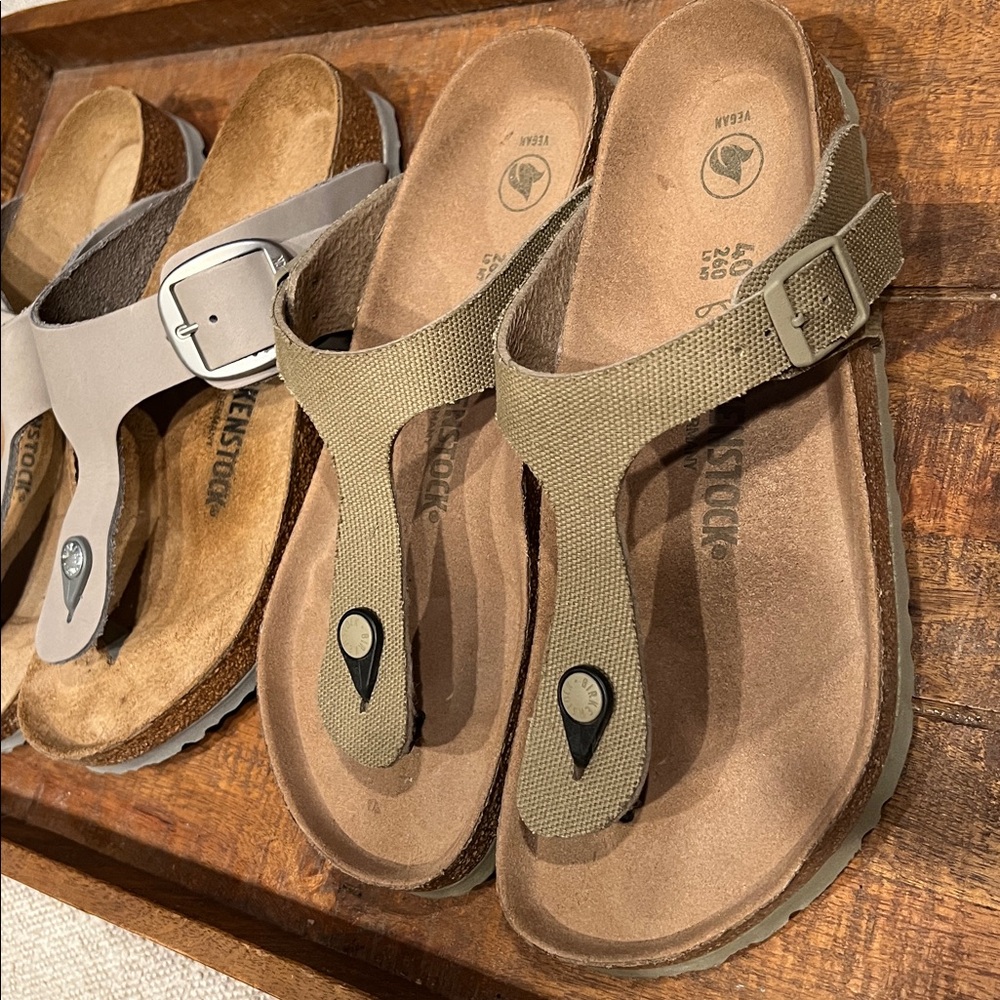 (2) Pairs of Birkenstock Gizeh 40 / 9 - Picture 3 of 10